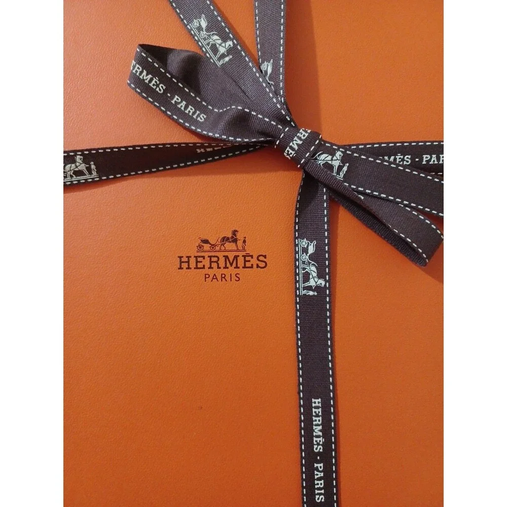 Hermès Gavroche Jules de Casting 45 Detail Scarf White Pink 42x43 cm